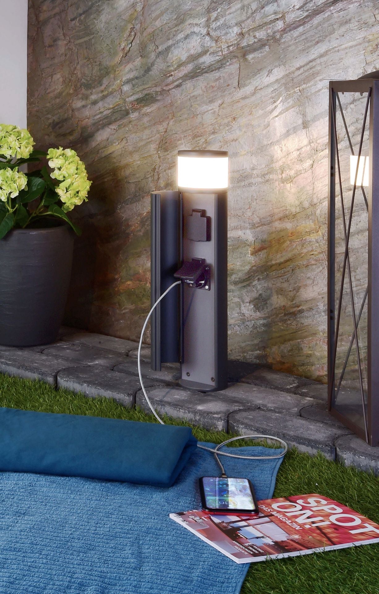 Pimenteiro com Iluminação (4W 3000K) e 2 Tomadas Schuko